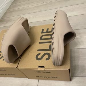 Pure Yeezy Slides (Restock Pair)